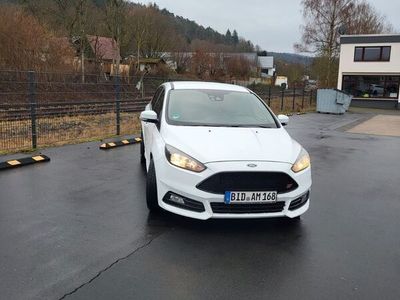 gebraucht Ford Focus 2,0 EcoBoost ST *8-fach bereift*