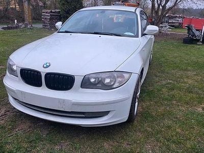 Gebraucht BMW 116 122 PS (89 kW) 2011 Weiß Kleinwagen