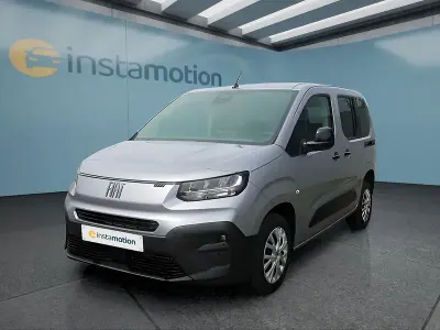 Neu Fiat Doblò 131 PS (96 kW) 2026 Grau Van / Kleinbus