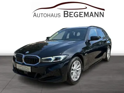 Gebraucht BMW 330e Sport Line 292 PS (214 kW) 2023 Schwarz Limousine