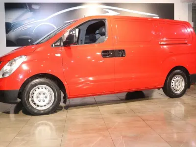 Occasion Hyundai H-1 116 PK (85 kW) 2012 Rood MPV