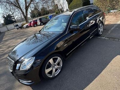 Gebraucht Mercedes E200 Avantgarde 184 PS (135 kW) 2010 Schwarz Limousine