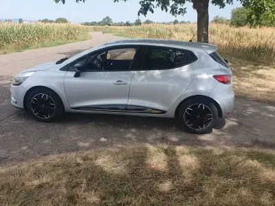 Gebraucht Renault Clio IV LIMITED 118 PS (86 kW) 2017 Silber Limousine