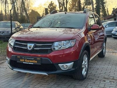 Gebraucht Dacia Sandero Prestige 90 PS (66 kW) 2014 Rot Limousine