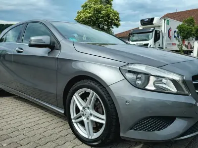 Gebraucht Mercedes A180 122 PS (89 kW) 2013 Grau Kleinwagen