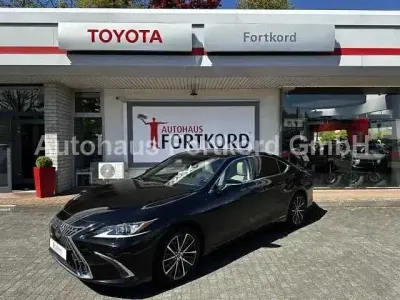 Gebraucht Lexus ES300H Executive Line 218 PS (160 kW) 2022 Schwarz metallic Limousine