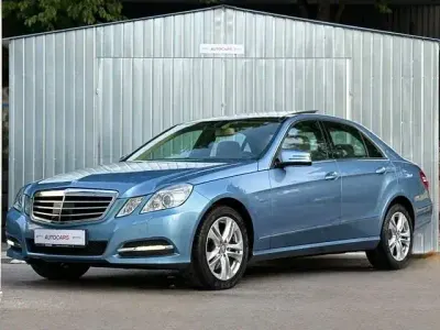 Gebraucht Mercedes E350 306 PS (225 kW) 2012 Blau Limousine