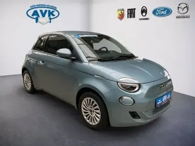 Gebraucht Fiat 500e Action 69 kW (95 PS) 2022 Blau Kleinwagen