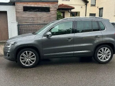 Gebraucht VW Tiguan Sportline 122 PS (89 kW) 2014 Grau SUV