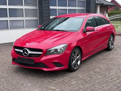 Gebraucht Mercedes CLA200 Shooting Brake 136 PS (100 kW) 2016 Rot Kombi