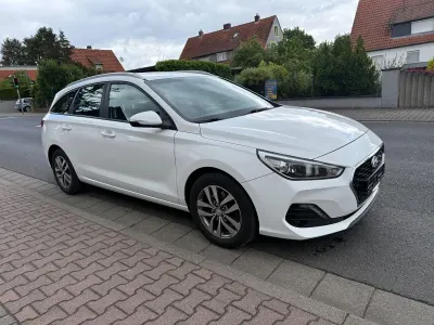 Gebraucht Hyundai i30 116 PS (85 kW) 2019 Weiß Kombi