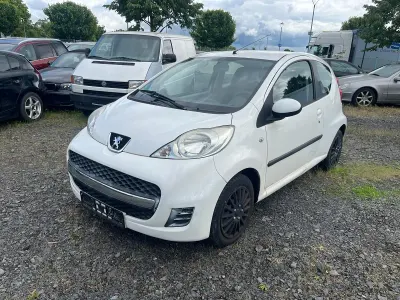Gebraucht Peugeot 107 68 PS (50 kW) 2009 Weiß Kleinwagen