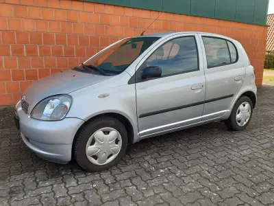 Gebraucht Toyota Yaris 68 PS (50 kW) 2003 Silber Limousine