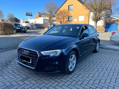 Gebraucht Audi A3 Design 150 PS (110 kW) 2016 Blau Limousine