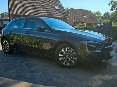Gebraucht Mercedes A180 136 PS (100 kW) 2023 Schwarz Limousine