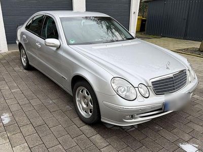 Second-hand Mercedes E200 Classic 163 CP (119 kW) 2002 Argintiu Berlinǎ