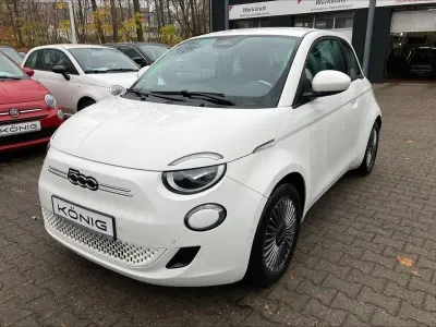 Gebraucht Fiat 500e 86 kW (118 PS) 2023 Arktisweiß Kleinwagen