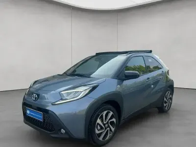 Neu Toyota Aygo X Play 72 PS (52 kW) 2025 Grau SUV