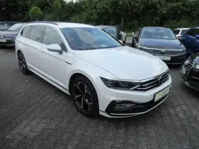 Gebraucht VW Passat R-line 200 PS (147 kW) 2022 Oryxwhite perlmutteffekt Kombi