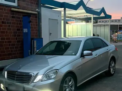 Gebraucht Mercedes E220 170 PS (125 kW) 2009 Silber Limousine