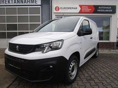 Lackierung weiss icy Gebraucht 2024 Peugeot Partner Premium Van / Kleinbus | 20.190 € (Fairer Preis)