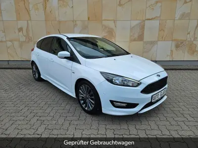Gebraucht Ford Focus ST-Line 125 PS (91 kW) 2018 Weiß Limousine