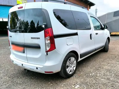 Gebraucht Dacia Dokker 102 PS (75 kW) 2018 Weiß Van / Kleinbus