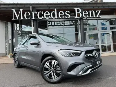 Gebraucht Mercedes GLA200 Progressive 150 PS (110 kW) 2024 Mountaingrau  met. (metallic) SUV