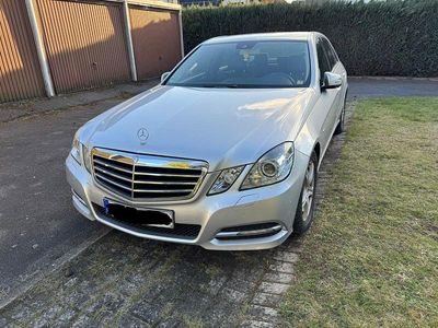 Gebraucht Mercedes E200 Avantgarde 136 PS (100 kW) 2012 Grau Limousine