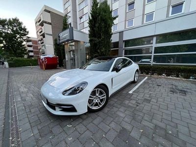 Porsche Panamera 4