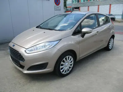 Gebraucht Ford Fiesta Trend 65 PS (47 kW) 2015 Urbanbeige metallic Kleinwagen