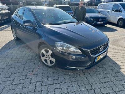 Second-hand Volvo V40 Momentum 190 CP (139 kW) 2016 Albastru Monovolum