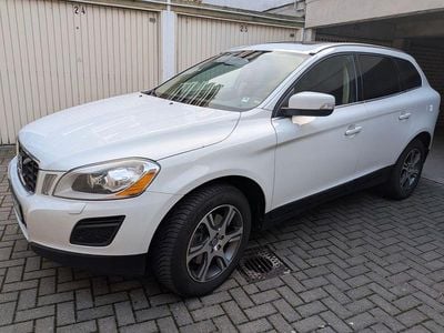 Weiß Gebraucht 2012 Volvo XC60 Summum SUV | 12.500 € (Fairer Preis)