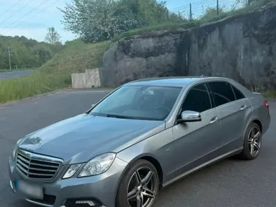 Gebraucht Mercedes E200 170 PS (125 kW) 2010 Silber Limousine