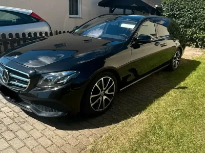 Używany Mercedes E300 245 KM (180 kW) 2019 Czarny Kombi