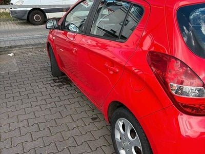 Gebraucht Hyundai i20 Comfort 101 PS (74 kW) 2009 Rot Kleinwagen
