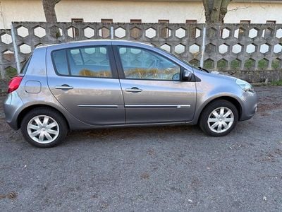 Gebraucht Renault Clio II 75 PS (55 kW) 2010 Grau Kleinwagen