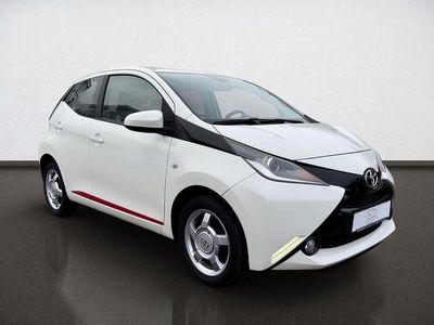 Gebraucht Toyota Aygo X-play 69 PS (50 kW) 2015 Solid white Kleinwagen