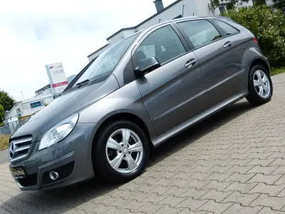Gebraucht Mercedes B180 116 PS (85 kW) 2011 Mountaingrau Van / Kleinbus