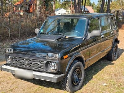 Second-hand Lada Urban 83 CP (61 kW) 2017 Negru SUV