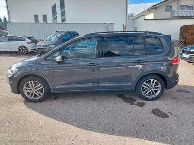 Neu VW Touran Comfortline 150 PS (110 kW) 2025 Grau Van / Kleinbus