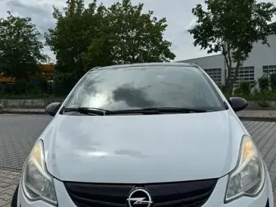 Gebraucht Opel Corsa Color Edition 101 PS (74 kW) 2012 Weiß Kleinwagen