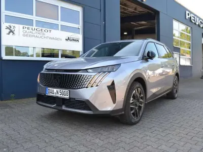 Gebraucht Peugeot 5008 Allure 136 PS (100 kW) 2025 Met. artense silber SUV