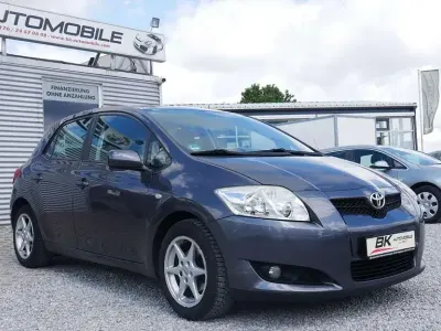 Gebraucht Toyota Auris Life 101 PS (74 kW) 2009 Grau Kleinwagen