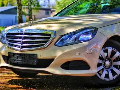 Gebraucht Mercedes E200 136 PS (100 kW) 2015 Gelb Limousine
