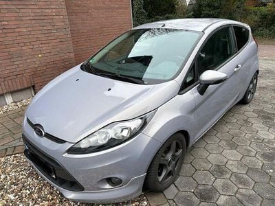 Gebraucht Ford Fiesta Champions Edition 97 PS (71 kW) 2012 Beige Kleinwagen