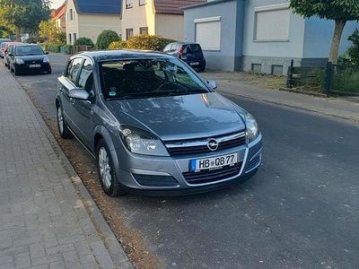Silber Gebraucht 2004 Opel Astra Limousine | 3.900 € (Teuer)