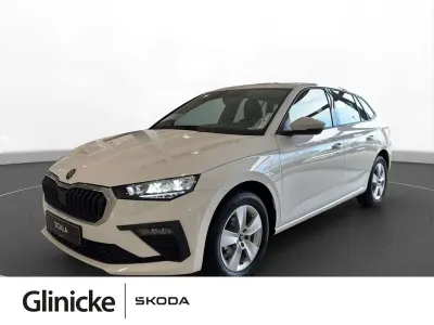 Używany Skoda Scala Essence 95 KM (69 kW) 2025 Biały Hatchback