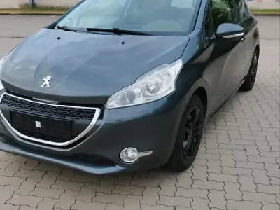 Gebraucht Peugeot 208 Active 82 PS (60 kW) 2013 Grau Kleinwagen