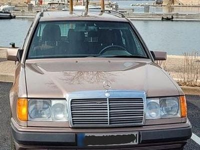 Second-hand Mercedes E230 132 CP (97 kW) 1991 Maro Break